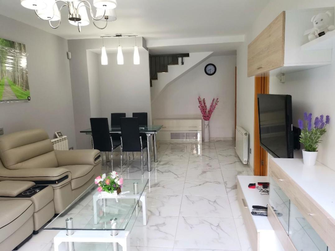 Апартаменты Duplex / Beach 3Min/ Bcn Center 10Min/Tren 2Min Сан-Адриан-де-Бесос Экстерьер фото
